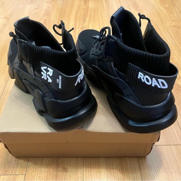 Men’s Techwear Sneakers - Picture 2 of 5